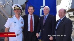Thượng nghị sĩ McCain thăm ‘di sản cha ông’ ở Cam Ranh Thượng nghị sĩ McCain thăm ‘di sản cha ông’ ở Cam Ranh