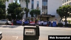 美国洛杉矶多个民运组织在中国总领馆抗议,声援深圳佳士工人要求组建工会的维权行动。(推特图片)