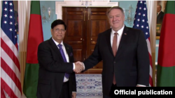ဘင်္ဂလားဒေရှ့် နိုင်ငံခြားရေး ဝန်ကြီး A.K. Abdul Momen နှင့်
အမေရိကန် နိုင်ငံခြားရေး ဝန်ကြီး Mike Pompeo