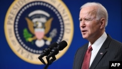 美国总统拜登在华盛顿艾森豪威尔行政办公楼南院礼堂就缅甸局势发表讲话。(2021年2月10日)