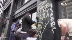 志愿者自发清理抗议过后的城市 志愿者自发清理抗议过后的城市