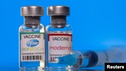 辉瑞疫苗和莫德纳疫苗。(路透社照片)