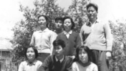 1964年5月1日,黄万里夫妇与子女在清华新林院5号甲(黄万里研究基金图片)