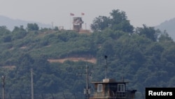 朝鲜与韩国非军事区附近的一个哨所(路透社)