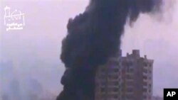 2月6日大马士革的一次爆炸后建筑物烟火冲天