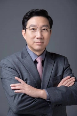 资料照:中国人民大学国际关系学院教授成晓河 (照片由成晓河提供)