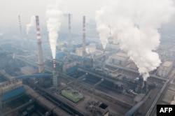 2018年2月17日,无人机的空拍照片显示陕西韩城钢铁厂及其排放的污染物。