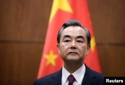 中国外长王毅在北京的记者会上（2016年8月）