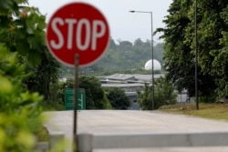 澳大利亚从武汉撤回的侨民被送往圣诞岛的隔离地点。(2020年2月4日)