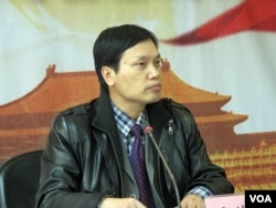 胡星斗教授(2010年12月,美国之音张楠拍摄)