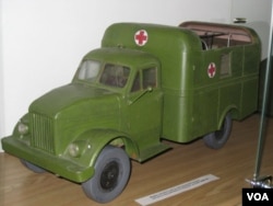 美国当年援助苏联的救护车模型。(美国之音白桦拍摄)