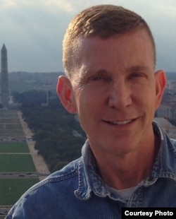 美利坚大学法学院教授基斯•亨德森(Keith Henderson)