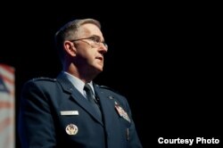 美军战略司令部司令约翰·海腾上将 (美国空军2016年8月30日照片)