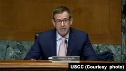 美国国会下属的美中经济与安全审查委员会USCC 星期四(6月5日)就中国在关键供应链上的主导地位及其对美国国家安全的影响举行听证。图为听证会主席,USCC委员利兰德·米勒。