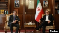 2024年11月14日,IAEA总干事格罗西(左)会晤伊朗外交部长阿拉格奇。(西亚通讯社/路透社发布)