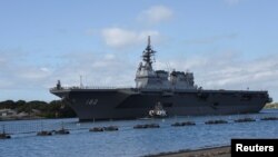 资料照片:日本海上自卫队“伊势”号直升机驱逐舰抵达美国夏威夷珍珠港-希卡姆联合基地,准备参加“环太平洋”军事演习。(2018年6月26日)