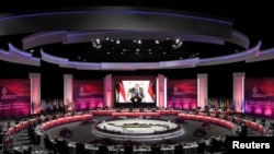 印度尼西亚总统佐科·维多多在雅加达会议中心举行的20国集团财长和央行行长会议(FMCBG)上,通过视频发表讲话。(2022年2月17日)