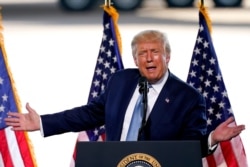 特朗普总统在亚利桑那州对其支持者讲话。(2020年8月18日)