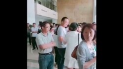 安徽宿松教师入政府大楼集体维权 安徽宿松教师入政府大楼集体维权