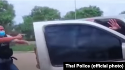 စင်ဘူရီပြည်နယ်မှာ မူးယစ်ဆေးဝါးသယ်ဆောင်လာတဲ့ကားကို ပစ်ခတ်ဖမ်းဆီးပုံ