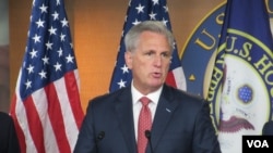 美国国会众议院少数党领袖麦卡锡2021年6月23日在记者会上发言。(美国之音记者李逸华拍摄)