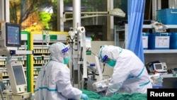 Wuhan မြို့က ဝူဟန် တက္ကသိုလ် Zhongnan ဆေးရုံမှာ Coronavirus ကူးစက်ခံ လူနာတဦးကို ကုသမှုပေး။ ဇန်နဝါရီ ၂၈ ၂၀၂၀