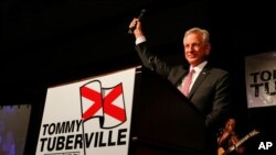 资料照片:联邦参议员图伯维尔(Tommy Tuberville)在共和党党内初选中胜出(2020年7月14日)