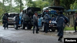 မောင်တောမြို့နယ်တွင်း လုံခြုံရေးတပ်ဖွဲ့ဝင်များနေရာယူစဉ်