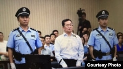 周世锋案庭审现场(天津二中院微博图片)