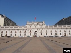 智利首都圣地亚哥的总统府外景 (美国之音 申华拍摄)