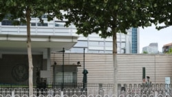 资料照:中国武警士兵在美国驻北京大使馆外站岗。(2020年9月12日)