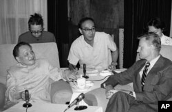 1981年7月19日,美国前国家安全顾问布热津斯基(Zbigniew Brzezinski)在北京会见中国副总理邓小平。