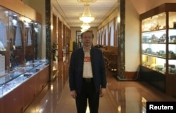 2017年3月7日在北京举行全国人大会议期间,中国华融资产管理有限公司董事长赖小民接受路透社采访。