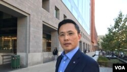 美国智库台美研究中心执行长陈以信2019年9月25日接受美国之音采访(美国之音钟辰芳拍摄)