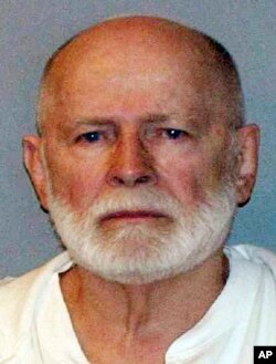 美国法警局提供的巴尔杰入狱登记时的照片(2011年6月23日)