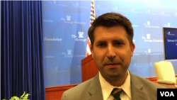 美国智库2049项目研究所研究员易思安2019年3月27日在传统基金会接受美国之音采访 (美国之音锺辰芳拍摄)