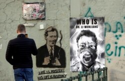 捷克布拉格市一堵墙上张贴着中国武汉眼科医生李文亮的遗像。(2020年3月13日)