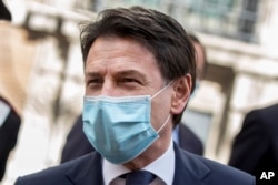 资料照:前意大利总理孔特 (2020年4月30日)