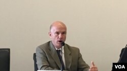 美国陆军战争学院战略研究所拉美研究教授艾利斯(美国之音钟辰芳拍摄)