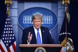特朗普总统在白宫记者会上讲话。(2020年7月22日)