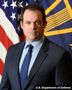 美国国防部制造与工业政策事务副助理部长埃里克·丘宁(Eric Chewning)(美国国防部图片)