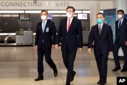 资料照:中共官媒新华社发布照片显示中国驻美新大使秦刚抵达华盛顿履新。(2021年7月28日)