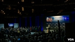 美国副总统彭斯2019年4月3日在北约互动论坛上发言(美国之音黎堡)