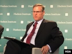 新美国安全中心亚太安全项目资深主任克罗宁(美国之音钟辰芳拍摄)