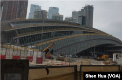 高铁西九龙站外观近景。(美国之音记者申华 拍摄)