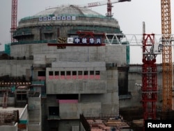 资料照:广东省台山核电站的一个核反应堆正在建设中。(2013年10月17日)