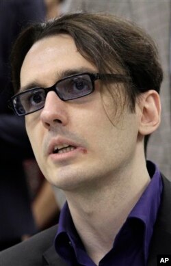 达米安•埃科尔斯,被告