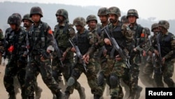 资料照片:中国和巴基斯坦军队在巴基斯坦旁遮普省举行联合军演。(2011年11月24日)