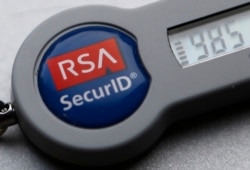一种叫做 “RSA SecurID dongle”的电脑外部插件可为使用者提供临时VPN,越过防火墙的封锁。