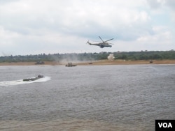 俄军去年夏季在离莫斯科300多公里远的奥卡河上举办军事比赛活动,同时表演渡河登陆作战。